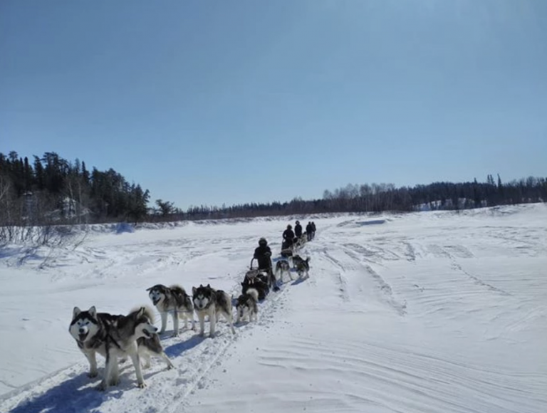 moto-neige-attractions-boreales